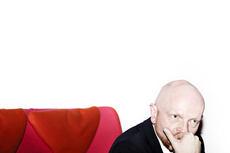 farvel. Mads Brügger er blevet fyret som kanachef på Radio 24syv. 