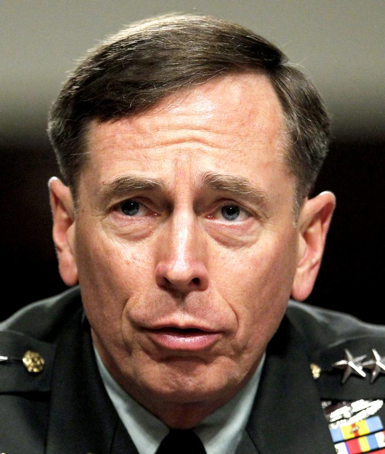 Skandale. »Jeg tror, David Petraeus voksede op med en regel om pligt og ære, som er meget krævende. Han brød den regel«, siger militæranalytikeren Bruce Riedel om den nu tidligere CIA-chef. 
