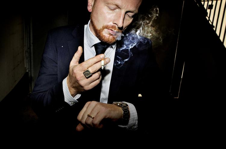 DOKUMENTAR? Mads Brüggers film 'Ambassadøren' bliver stadig bakket op af anmelderne. 