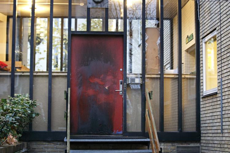 brandattentat. Behandlingshjemmet Solbjerg blev i nat angrebet fik i nat ruder knust og der blev antændt ild uden for døren. 