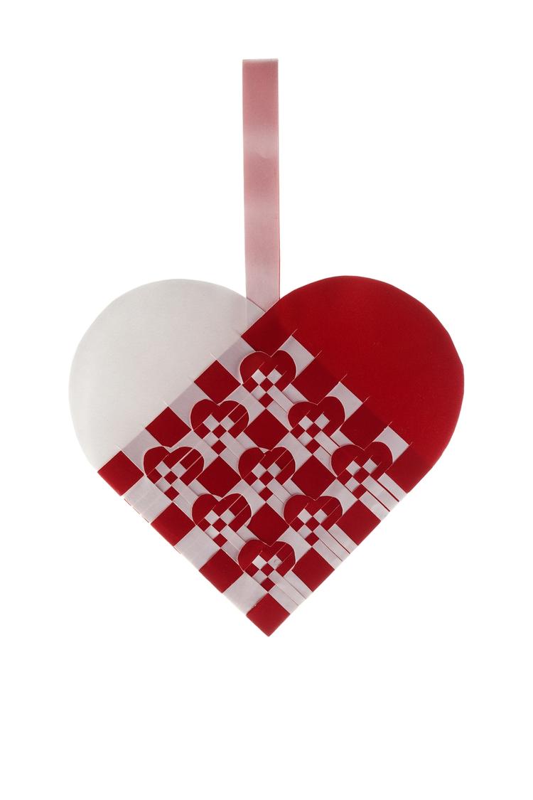 juletræ. Mehmet Zeki Köse har selv boet et par år i Egedalsvænge i Kokkedal. Han undrer sig over, at den selvsamme bestyrelse, som har sagt nej til juletræet i år,  vedtog en finansiering af eidfesten, der kostede omkring 60.000 kroner. 