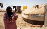 LEJR. Syriske Omm Ahmed fra Daraa med sit nyfødte spædbarn i flygtningelejr i Jordan. 