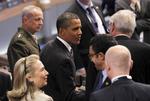 General John Allen (TV) har været favorit til at overtage posten som øverstbefalende for Nato-styrkerne i Europa, men nu har Barack Obama valgt at sætte forfremmelsen i bero, mens Allen efterforskes i kølvandet på afsløringen af David Petraeus' utroskab. 