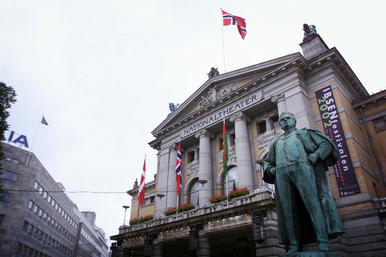 MEDALJEUDDELING. Det norske nationalteater ville ikke lægge lokaler til ceremoni for omstridt medaljemodtager. 