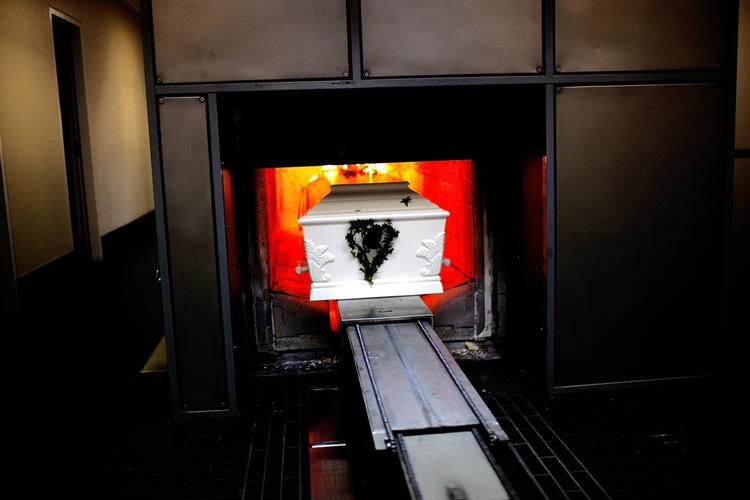 ENSOMHED. Flere og flere danskere begraves af kommunen i stedet for af pårørende - men det betyder ikke nødvendigvis, at vi bliver mere ensomme, siger eksperter. 