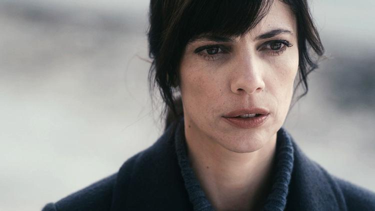 Hverdagsangst. En kvinde er på vej gennem Sarajevos gader i konstant fare for at blive ramt af snigskytter. Samtidig er hun i  kontakt med Tjajkovskijs musik 