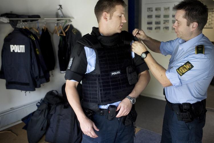 mangelvare. En stor national undersøgelse afslører, at der blandt andet er mangel på skudsikre veste. 