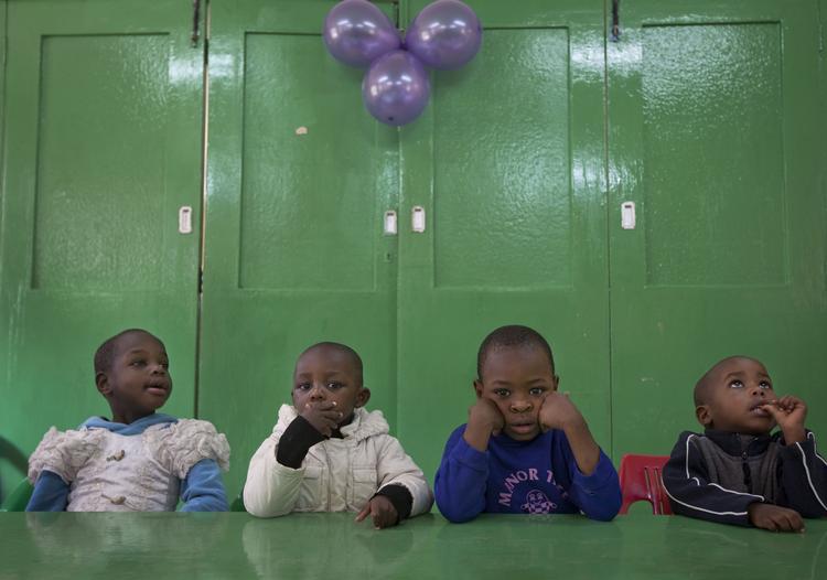 Bedrag. Adoptionsorganisation sætter nu en foreløbig prop i adoptioner til Danmark fra et etiopiske børnehjem, efter at der er rejst tvivl om, hvorvidt forældrene med falske løfter om penge, lokkes til at aflevere deres børn til adoption 