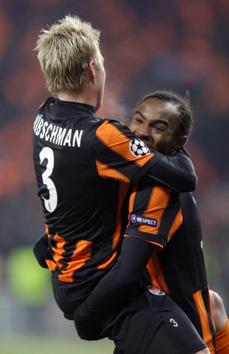 teamwork. Williain (t.h.) lagde op til Tomas Hübschmans scoring til 1-0. 