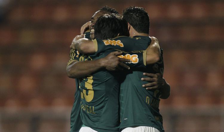 fodboldkrise. De brasilianske spillere jubler for halvtomme stadions over hele landet. Her efter en scoring af Palmeiras i Sao Paulo i oktober. 