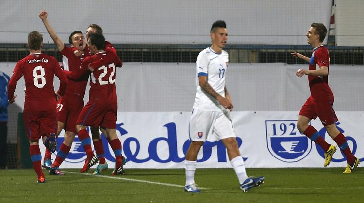 3-0. Slovakiets store stjerne, Marek Hamsik, gad bestemt ikke se på den tjekkiske jubel. 