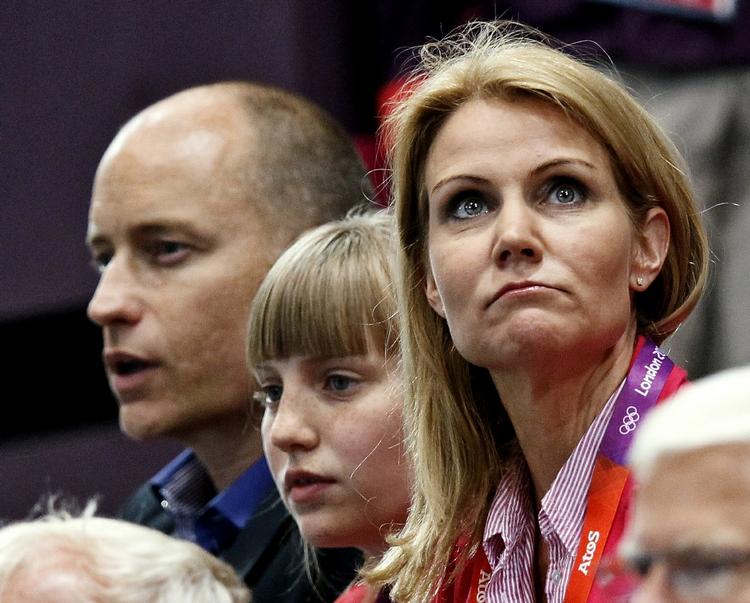 DEMENTI. Helle Thorning-Schmidt følte sig i sommer nødsaget til offentligt, at gå ud og dementere rygterne om, at hendes mand Stephen Kinnock var homoseksuel. 
