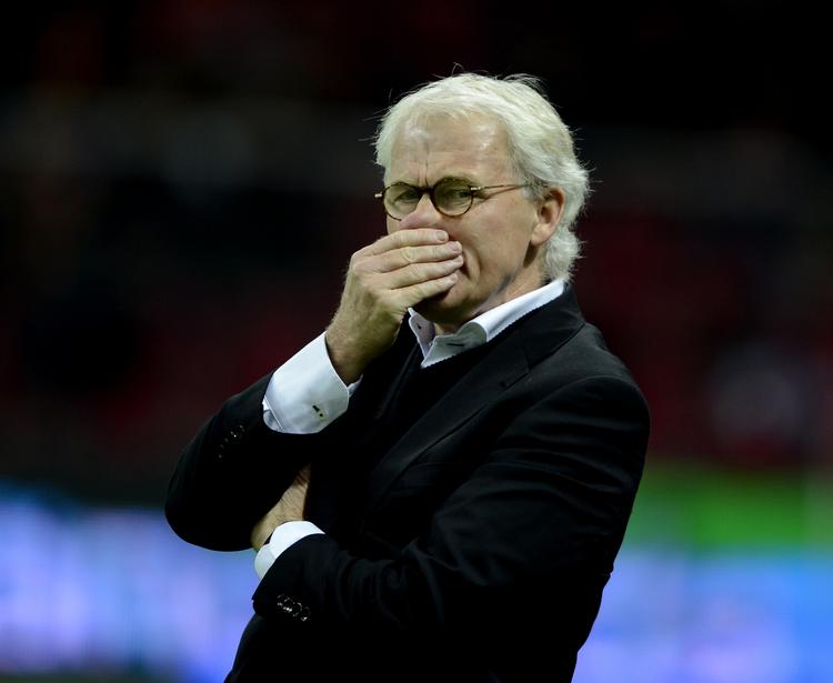 kampprogram. Landstræner Morten Olsen var presset af skader og afbud, så FCN's stærke veteran Nicolai Stokholm måtte spille hele landskampen på trods af aftaler om det modsatte. 