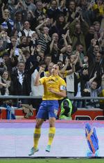 pragtkamp. Zlatan Ibrahimovic jubler efter at have scoret det første af fire mål mod England. Undervejs scorede svenskeren et vaskeægte hattrick på 13 minutter. 
