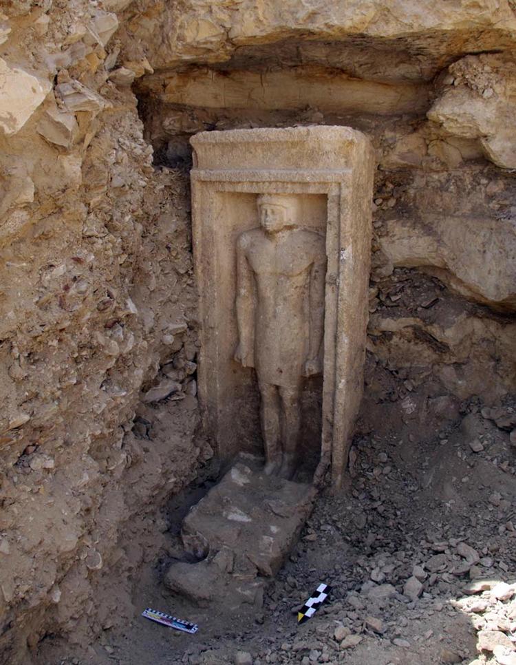 Prinsesse. Det anslås, at der siden revolutionen har fundet mere end 5.500 ulovlige udgravninger sted i Egypten. 