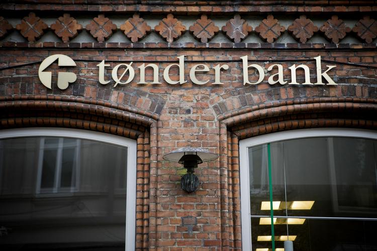Bankkrise. For et par uger siden måtte Finanstilsynet konstatere, at man ikke formåede at stoppe Tønder Banks store og risikable udlån i tide. 