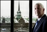 Salut. Nils Bernstein mener ikke, at det ville have hjulpet på politikernes lydhørhed, om han så havde stillet sig op på Christiansborgs Slotsplads. 