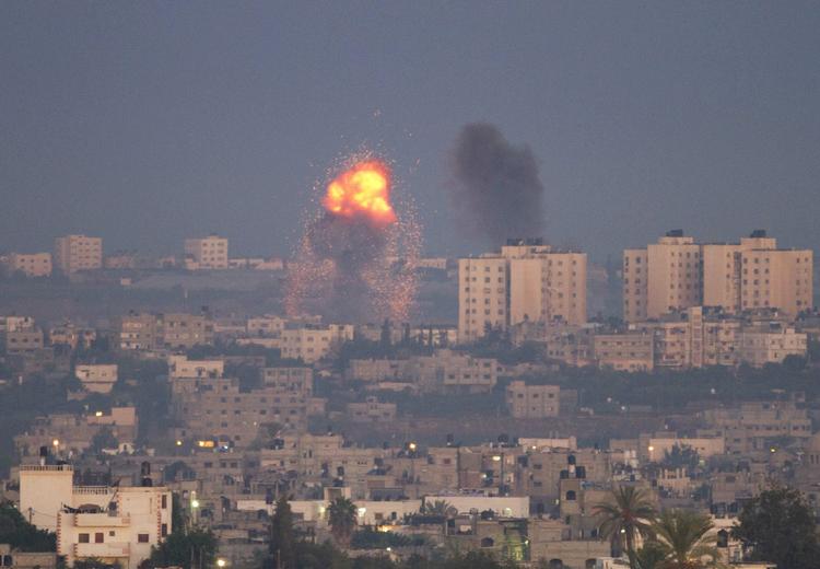 krig.  Er Israels raketangreb »gengældelse« for Hamas' raketter, eller er Hamas' raketter »gengældelse« for følgerne af israelske militærkampagner? Hvem 'begyndte'?, spørger Rune Engelbreth. 