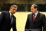 Frikendt. Ante Gotovina og Mladen Markac havde den afventende mine på, da de ankom til retten. 