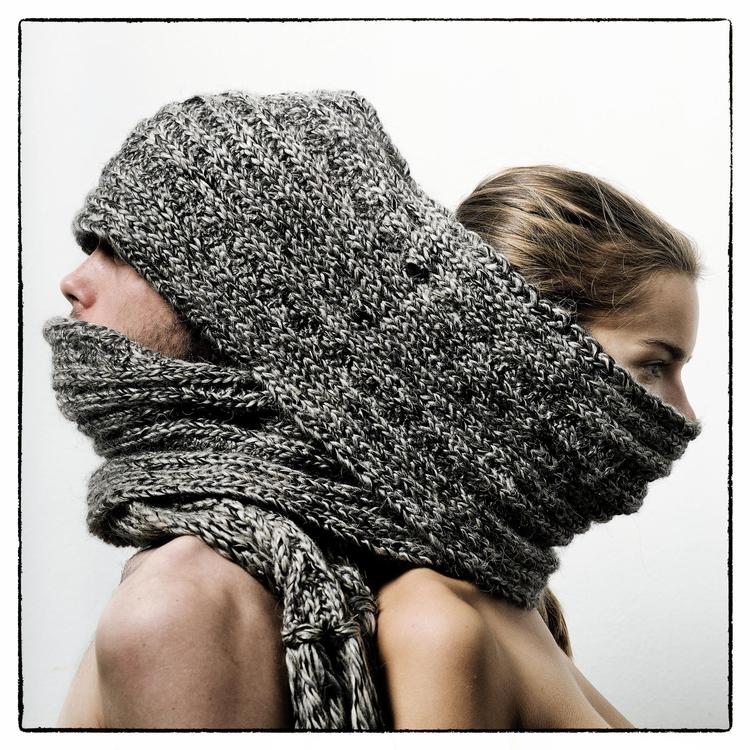 Indpakning. Træk tørklædet godt op om halsen når vinteren køler din udåndingsluft. 