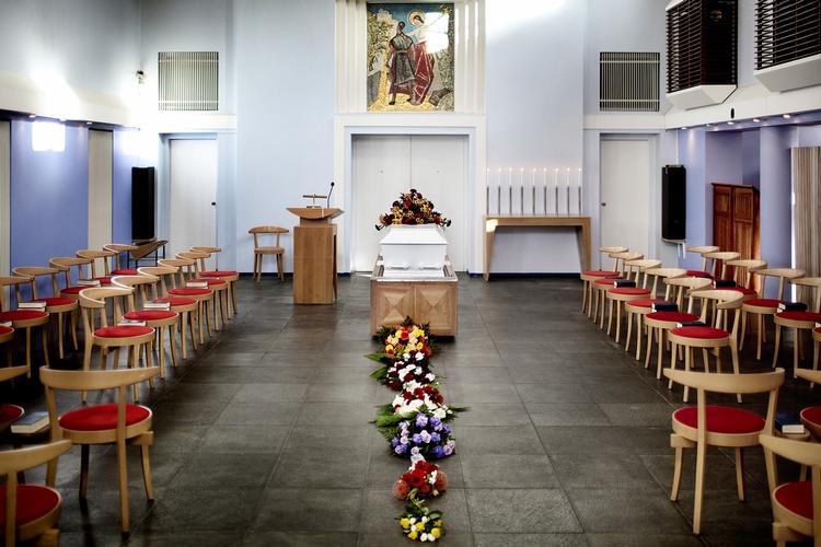 Bisættelse. Erik Rasmussen døde alene, men en dødsannonce gjorde de nærmeste slægtninge opmærksomme på, at han var gået bort. 