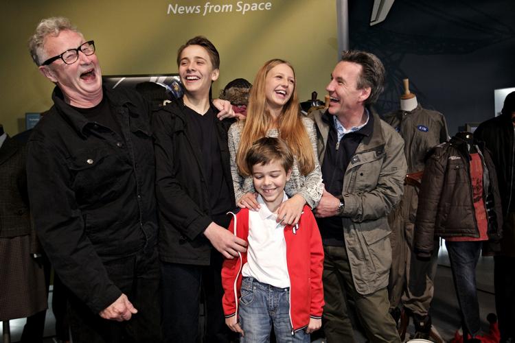 Julestjerner. Pressefotografering på DRs julekalender 2012 'Julestjerner' skrevet af Michael Wikke (til højre) og Steen Rasmussen (til venstre). Medvirkende er Sebastian Teschemacher (9 år), Igor Svideniouk (13 år) og Martine Hjejle (13 år). 