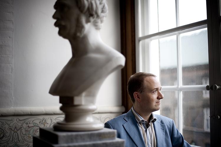 Inhabil? Venstres kulturordfører, Michael Aastrup Jensen, sætter spørgsmålstegn ved Uffe Elbæks habilitet i sagen om støtte til hans partners projekt. 