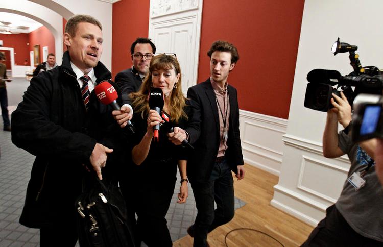 Stoppet. Tom Behnke trak sig i går som formand for Rådet for Sikker Trafik, efter at det kom frem, at han havde givet direktøren meget gunstige vilkår. 