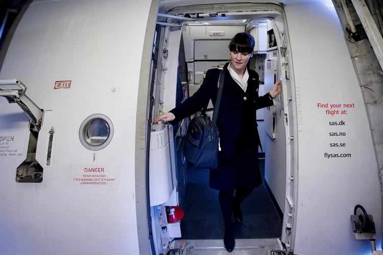 overlevelseskamp. SAS' ledelse kræver, at de ansatte går ned i løn og accepterer en dårligere pension. I morgen er sidste frist for indgåelse af en aftale, som ifølge SAS-ledelsen er betingelse for, at flyselskabet overlever. 