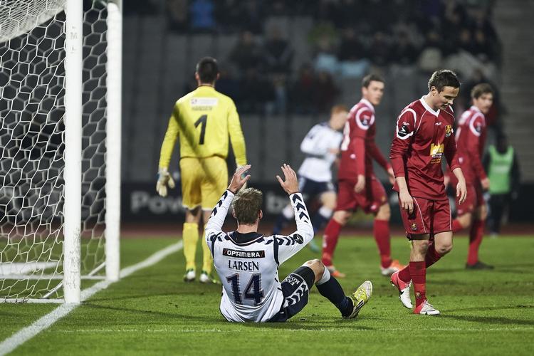 Afbrænder. Søren Larsen var en af de AGF'ere, der burde have scoret mod FC Nordsjællands danske mestre. 