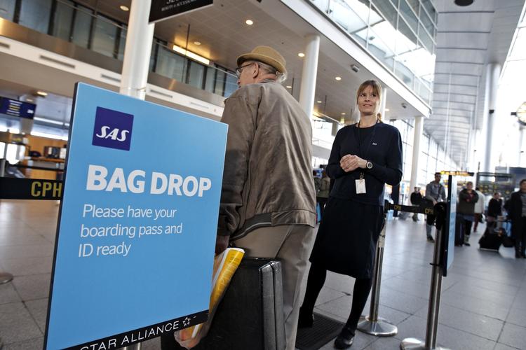 pressede. Det er en barsk uge for de ansatte i SAS. Mandag kom ledelsen med en spareplan, som indebærer lønnedgang, afskedigelser og frasalg af en afdeling med flere tusinde ansatte. De ansatte har fået frist til i morgen til at indgå en aftale med ledelsen. 