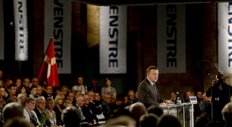 Landsmøde. Formand Lars Løkke Rasmussen åbnede lørdag morgen partiets landsmøde i Herning. Flere medlemmer efterlyser skarpere profil. 