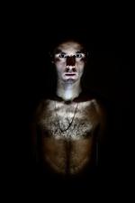 Ulveklæder. Det er blandt andet en tæt kropsbehåring, der er grund til, at Andreas Asingh kalder sit musikalske enmandsprojekt Slowolf. 