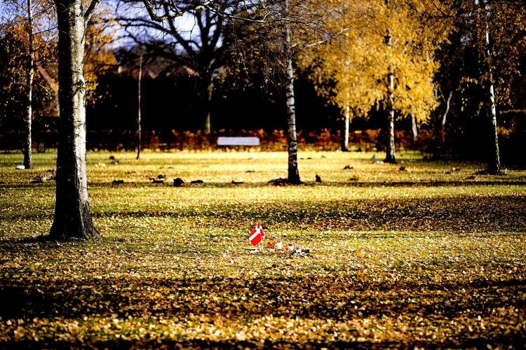 UKENDTE. Når kommuen begraver sine borgere, bliver de altid bisat. Urnen kommer i de ukendtes fællesgrav, som her på Birkelunden på Frederiksberg. 