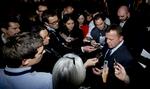 sceneskift. Han fik ikke scenen for sig selv på Venstres landsmøde i går, Lars Løkke Rasmussen. Efter hans tale, hvor han varslede nulvækst i den offentlige sektor, overtog Jens Rohde al opmærksomheden med nye udmeldinger om blandt andet en fælles EU-hær. 
