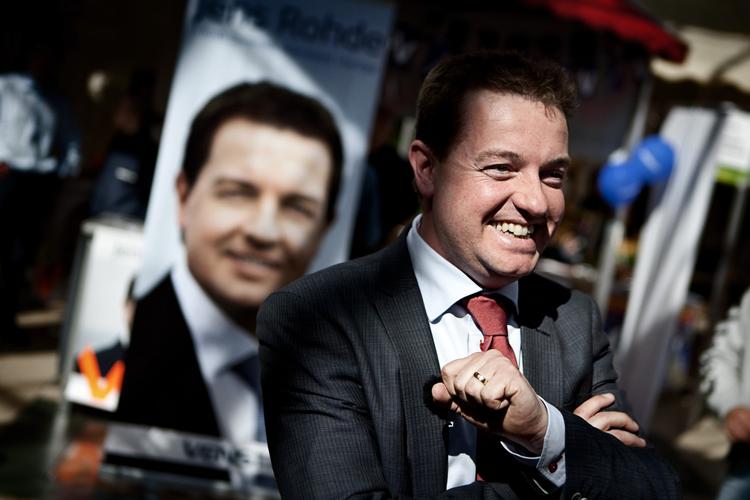 fokusstjæler. Jens Rohde tog al fokus på Venstres landsmøde i Herning i går, da der pludselig opstod strid om hans ellers sikre valg som partiets spidskandidat ved det næste valg til Europaparlamentet. 