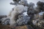 krig. Gaza er igen i dag blevet ramt af israelske angreb, ligesom palæstinensere har affyret raketter mod den israelske by Tel Aviv. 