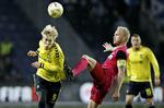 underholdende. Brøndbys Simon Makienok Christoffersen (tv) var en af kampens store spillere, da Esbjerg og Brøndby mødtes i en livlig affære. 