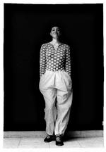 Klovn. Forfatteren ville oprindeligt have været klovn. Og som 18-årig blev Iselin C. Hermann optaget  på École Nationale du Cirque i Paris. 