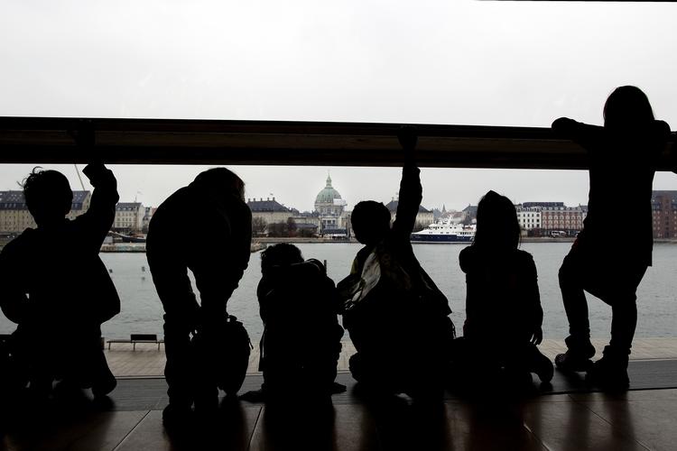 færre. Elever fra Rådmandgades Skole på Nørrebro på tur til Operaen. Skolen er en af dem, som har reduceret antallet af nydanske elever. 