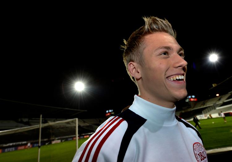 eksplosion. Den danske teenager Viktor Fischer blev udtaget til landsholdet i en uge, hvor han scorede to mål i sin debut for Ajax og blev rundens spiller i Holland. 