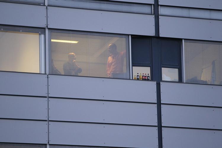 Skæbnetime. Det danske kabinepersonale i CAU forhandler som de sidste med SAS-ledelsen om omfattende besparelser, der skal redde flyselskabet fra konkurs. 