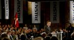kursændring. Lars Løkke Rasmussen ændrede kursen på Venstres økonomiske politik, da han i sin tale på landsmødet i lørdags sagde, at Venstre nu går ind for nulvækst i den offentlige sektor. 