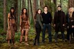 Afslutning. I den sidste 'Twilight'-film har vampyr-parret Edward og Bella fået et barn sammen. Men et stort slag venter forude. Bond er dog vippet af pinden. 