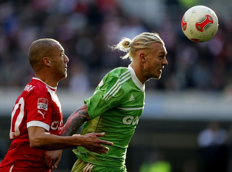 udvalgt. Simon Kjær (th) og Wolfsburg har oplevet en genopblomstring efter fyringen af træneren Felix Magath for næsten tre uger siden. 