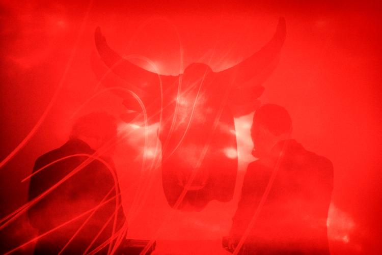 Kræs. Kultbandet Singapore Sling gæster Danmark for første gang og giver koncert i Pumpehuset. 