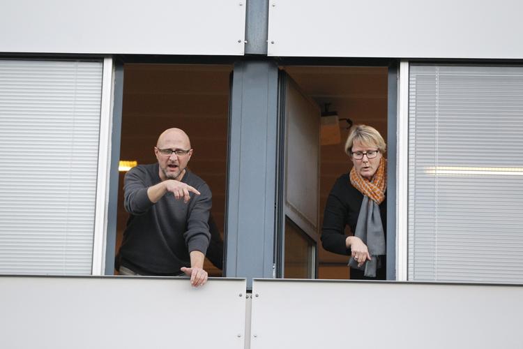 PIIIIFT. »Stop. I må ikke gå endnu«. Forretningsfører i kabinepersonalets fagforening CAU Steen Vendelboe og formand for FTF Bente Sorgenfrey var ivrige efter at få pressen til at få deres version af forhandlingerne med SAS' ledelse. 