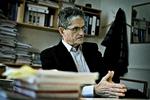Indsigt. Mogens Lykketoft sagde for en måneds tid siden, at troværdigheden i politik skulle forbedres. Siden da har politikerne nærmest stået på spring for at levere skrækeksempler på dette. 