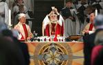fortaler. Rowan Williams, ærkebiskop af Canterbury, der er den anglikanske kirkes spirituelle leder går ind for, at kvinder får lov til at blive biskopper. 
