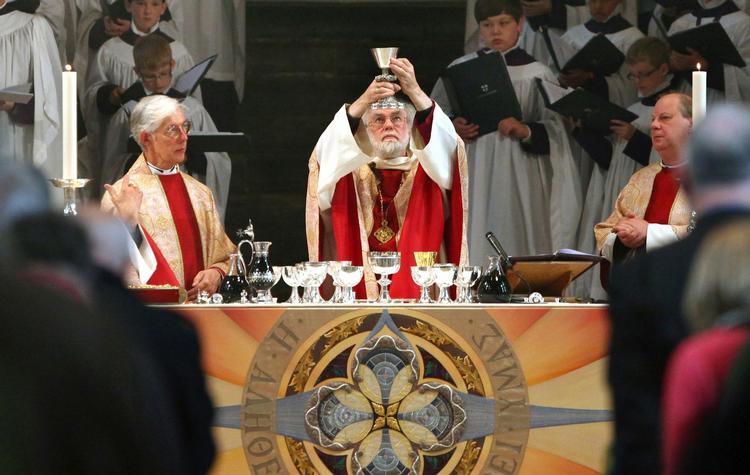 fortaler. Rowan Williams, ærkebiskop af Canterbury, der er den anglikanske kirkes spirituelle leder går ind for, at kvinder får lov til at blive biskopper. 